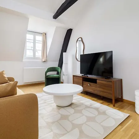 Cozy Flat Near Madeleine *