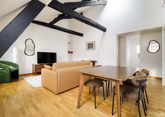 Cozy Flat Near Madeleine