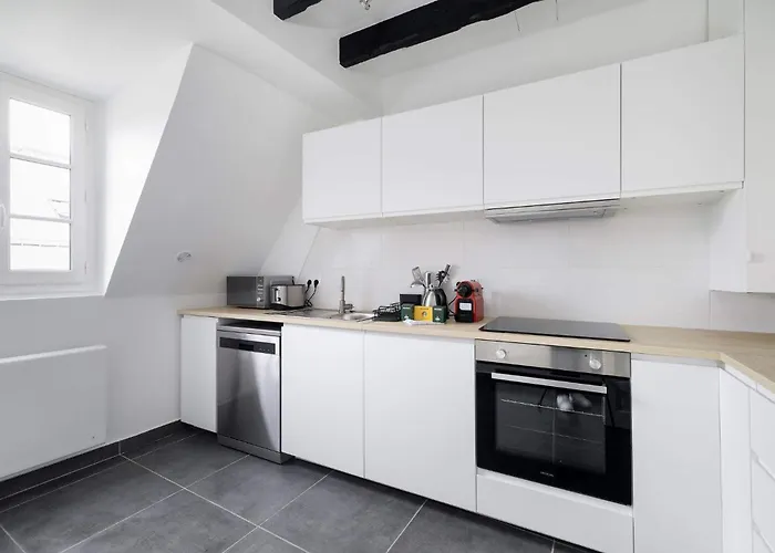 Cozy Flat Near Madeleine *