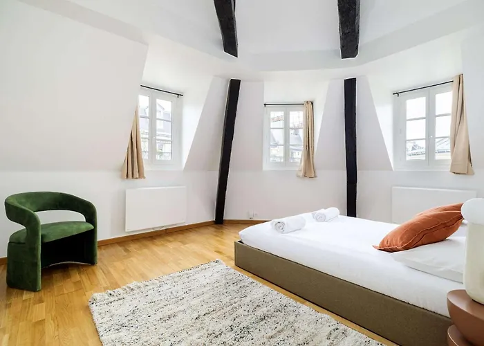 Cozy Flat Near Madeleine *