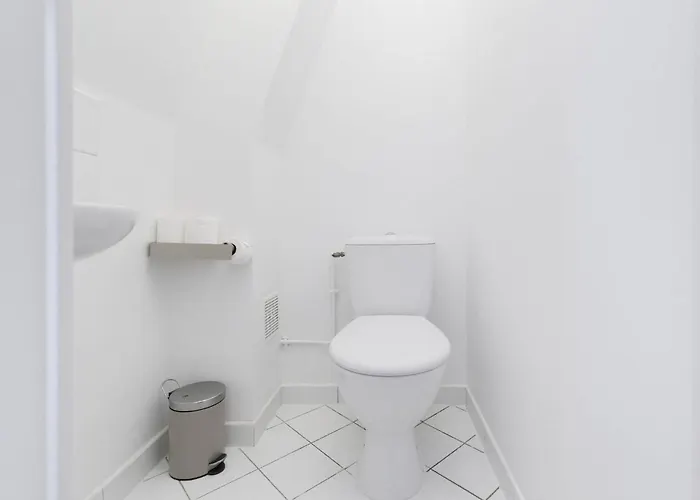 Cozy Flat Near Madeleine